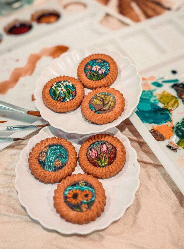 2-Hr Coffee and Biscuit Painting - Edible Paint - Your 2-part session in 2 hours: cookies first, coffee on paper next