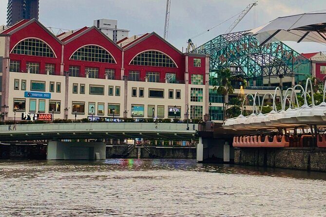 2 Pax Bundle Singapore River Cruise and Stunning Light Shows - The guide factor: what you can expect from the narration