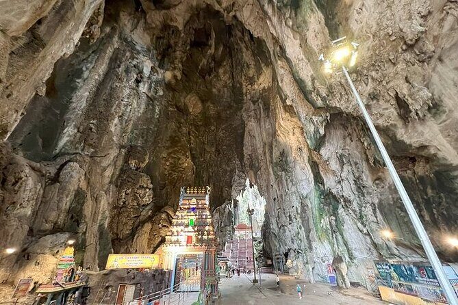 2-WAY FLIGHT: Private Kuala Lumpur guided day tour from Singapore - Morning Run: Singapore Pickup, Documents, and the Flight to Kuala Lumpur