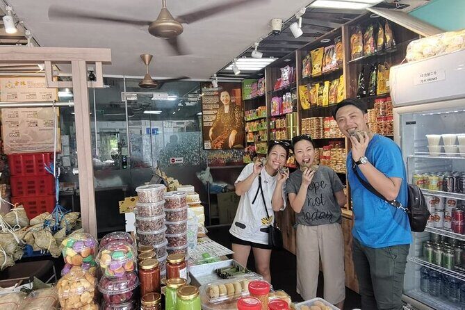 Eat Snap Katong Walking Food Tour - Stop 1: Katong-Joo Chiat and the cafe-meets-coffeeshop feel