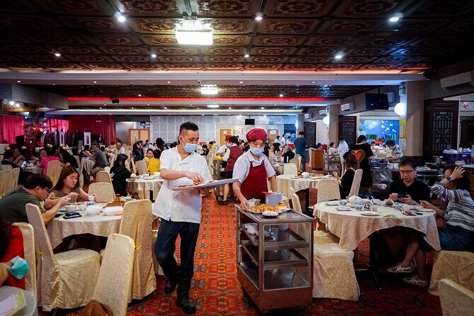Feel the Heartbeat: A Singapore Chinatown Walking Tour - First Tastes in Chinatown: Get Your Bearings Fast