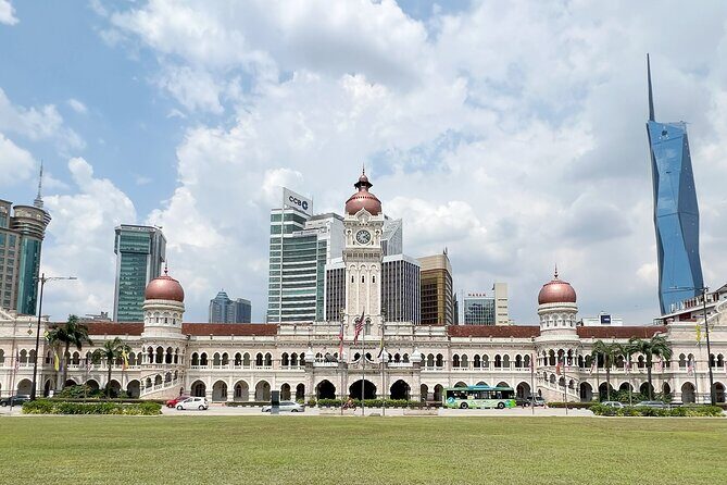 From Singapore: Private Kuala Lumpur / Malacca tour + SKY DINING - 5am pickup and the Malaysia border crossing: how the day stays controlled
