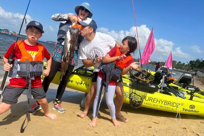Kayak Fishing Tour in Singapore, Pasir Ris and Pulau Ubin Kelongs - Live bait and bottom fishing: what you’re actually doing