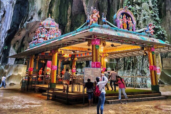 Kuala Lumpur and Malacca: Private Historical Tour from Singapore - Thean Hou Temple and Dutch Square: where faith meets old city layers