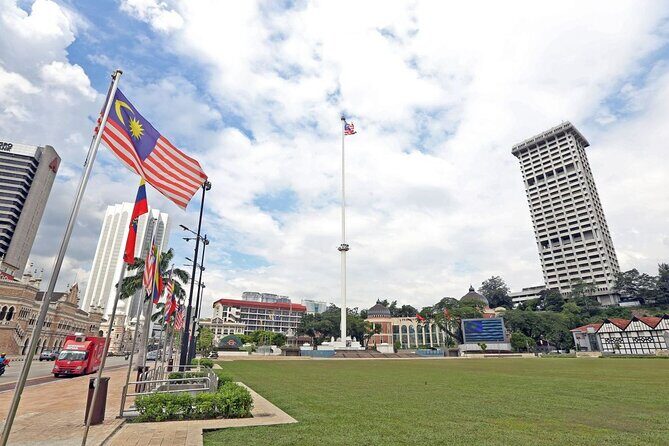 LUXURY Private day tour: Kuala Lumpur & Malacca from Singapore by licensed guide - Luxury, but practical: what this private day really delivers