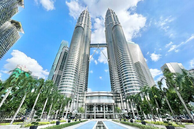LUXURY Private day tour: Kuala Lumpur & Malacca from Singapore by licensed guide - Border-day logistics: the real win is fewer lines
