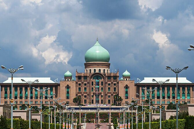 LUXURY Private day tour: Kuala Lumpur & Malacca from Singapore by licensed guide - Meals and comfort: how the day stays livable