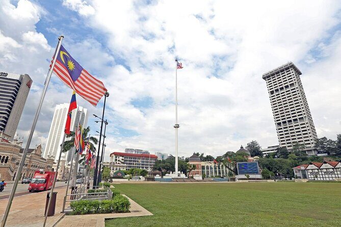 LUXURY VIP bus: Kuala Lumpur (KL) guided day tour from Singapore - National Monument, National Palace Areas, and Thean Hou: Three Different Kinds of Meaning