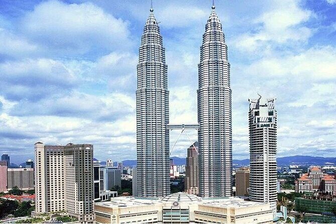 LUXURY VIP bus: Kuala Lumpur (KL) guided day tour from Singapore - Batu Caves and Sri Durgai Amman Temple: Biggest First, Then the Climb