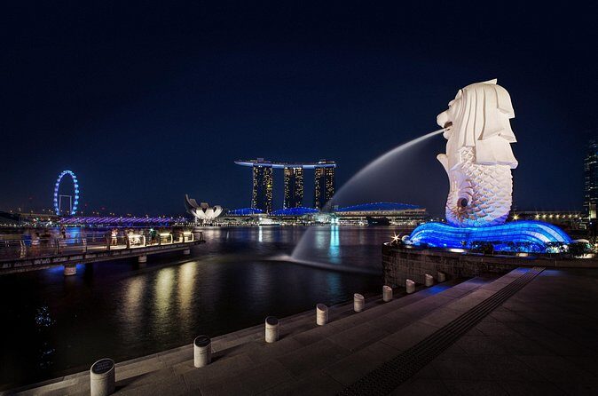 Magical Marina Bay Night Walking Tour - Stop 2: Merlion Park Up Close