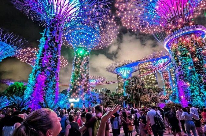 Night out with 6 Food Tastings, Spectra & Garden Rhapsody Shows - Marina Bay Landmarks on Foot: Helix Bridge and the Floating Apple Store