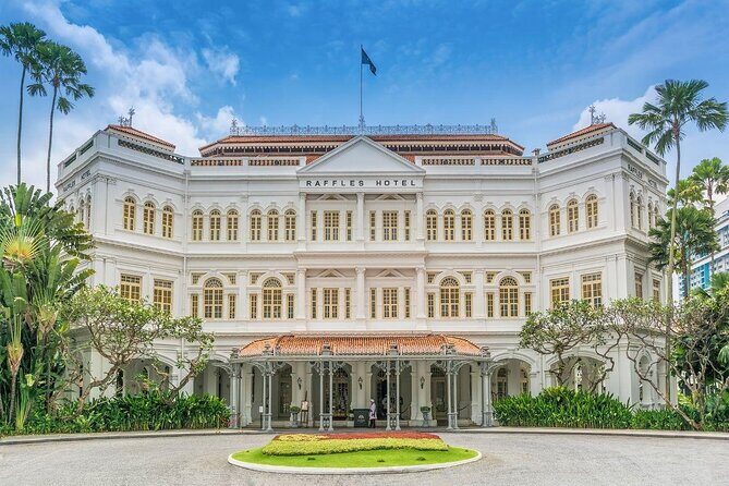 Nightout at Colonial Charms of the City - Singapore at 6:00 pm: what the route feels like after dark