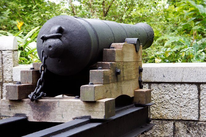 Of Graves, Guns & Battles™: A Tour of Fort Canning Hill - Stop 2: Keramat Sultan Iskandar Shah and the Rulers’ Footprints