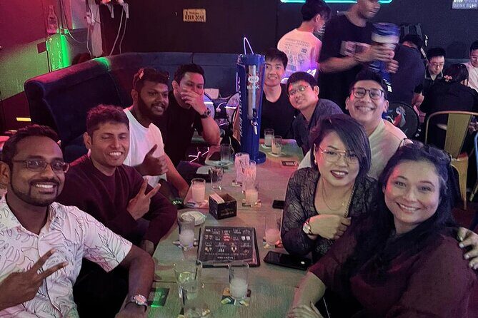 Party Singapore Bespoke Pub Crawl - Stop 2: Club Rave Singapore (the long dance and drink stretch)