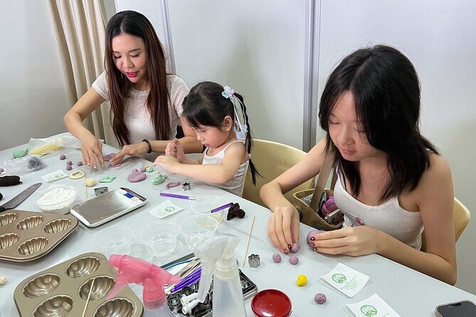 Pau Making Workshop With Dim Sum Tasting and Factory Tour - Vegetarian needs: what to do before the workshop