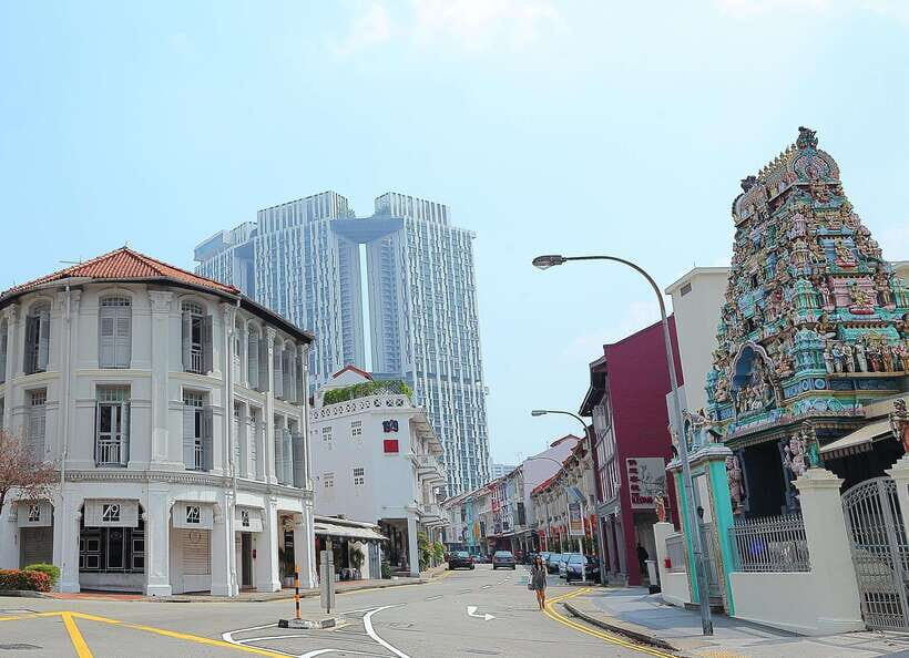 Personalised 3in1 Food Tour: 3 Cultural Trails of Singapore - Little India: Sri Veeramakaliamman Temple, Tekka Centre, and murals worth stopping for