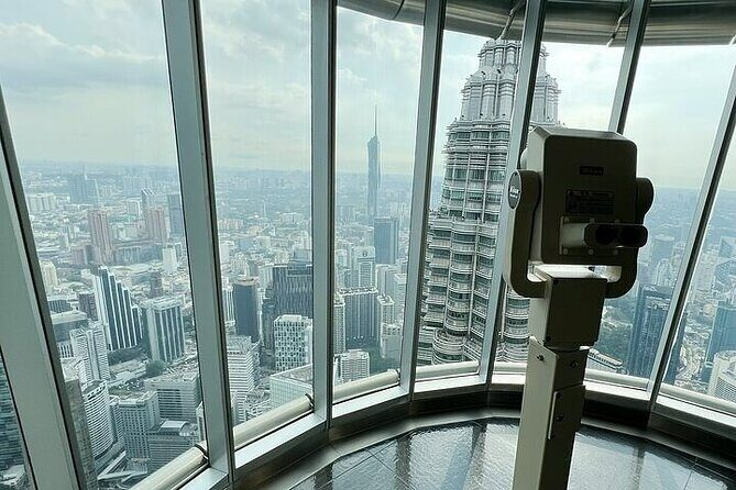 Petronas Twin Towers skybridge tickets (SINGAPORE GUESTS ONLY) - Entering the Twin Towers stop: skybridge walk plus higher observation views