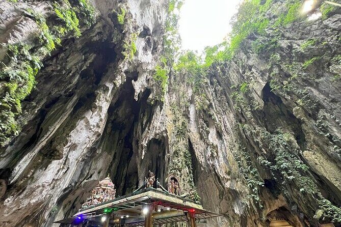 Private 2-day tour: Thailand, Malaysia & Indonesia (3 countries) from Singapore - Day 2 from Betong, Thailand: tunnels, a 1,000-year tree, and big-view stops