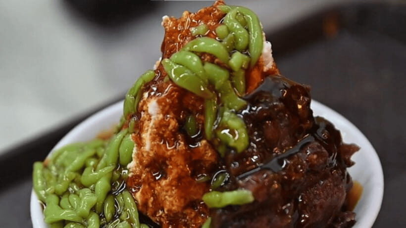 Private Chinatown Heritage Tour with Best 8 Local Tastings - Maxwell Food Centre: where the tour turns into eating