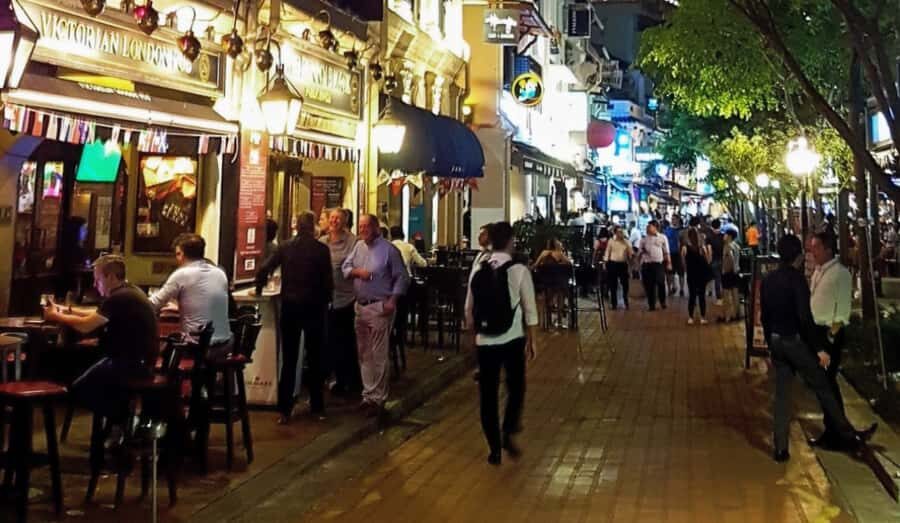Secrets of Singapore Kick Scooter Tour with Dinner - The guide matters: why the storytelling lands