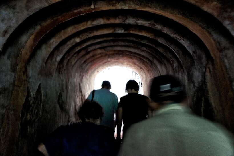 Singapore 2.5-Hour Walking Tour: Graves, Guns & Battles - Fort Canning Heritage Gallery and WWII’s Guns and Decisions