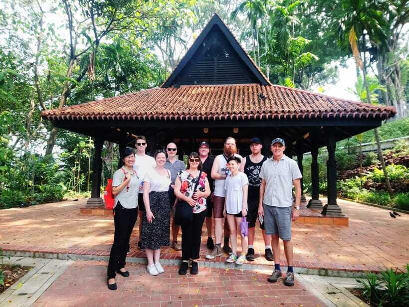 Singapore 2.5-Hour Walking Tour: Graves, Guns & Battles - Pace, Steps, and Weather: What to Expect in the 150 Minutes