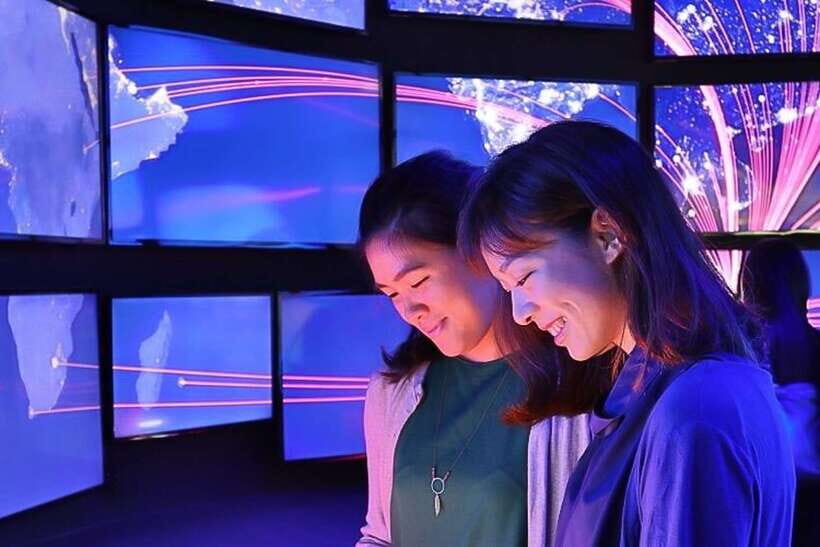 Singapore Airport: Changi Experience Studio Entry Ticket - Signature moments you’ll remember: singing garden and runway race