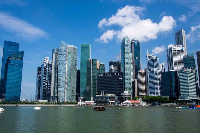 Singapore Airport: Shared Arrival or Departure Car Transfer - Luggage help and driver communication you can actually use