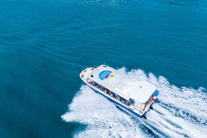 Singapore - Albatross Speedboat Adventures Cruising in Sentosa - Lazarus Island: white sand, a C-shaped lagoon, and quarantine-era scars