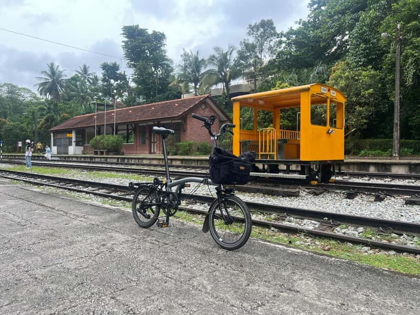 Singapore Brompton Bike Tour from Rail Corridor, with food! - Marina Bay loop: Helix Bridge, Reservoir views, and the skyline finish