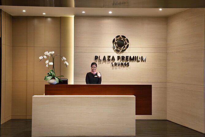 Singapore Changi Airport Plaza Premium Lounge at Terminal 1 - Showers, Wi‑Fi, and Charging: The Layover Power Trio