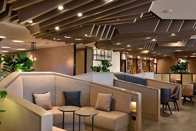 Singapore Changi Airport (SIN) T1/T2/T3/T4 VIP Lounge Access - Inside the lounge: unlimited buffet, Wi‑Fi, flight monitors, and business extras
