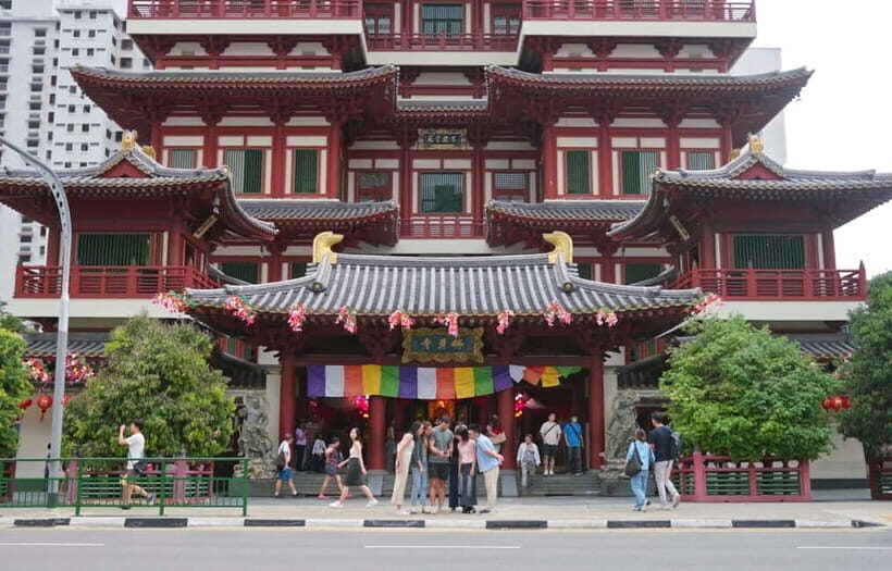 Singapore: Chinatown Food Tour with 6 Tastings - Madam Sampan’s WhatsApp Treasure Hunt: What Actually Happens