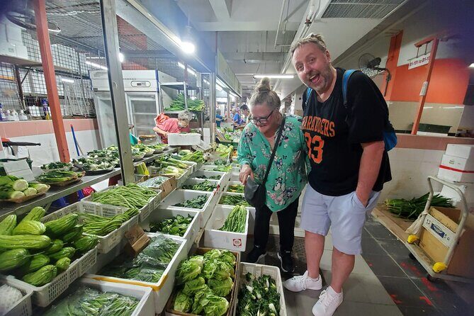 Singapore: Chinatown Hawker Food Tasting Tour - Hawker centers in Chinatown: 8 tastings that add up