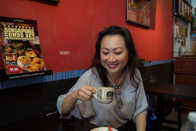 Singapore: Chinatown Hawker Market Food Tour with 7 Food Tastings - Chinatown Shophouses: The Early Settler Set-Up You Can Actually See