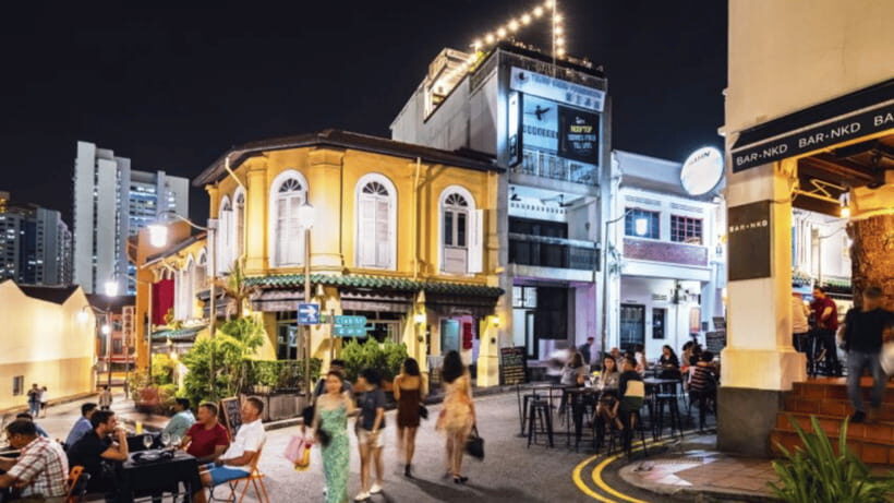 Singapore: Chinatown Hidden Treasure Walking Tour with Snack - Sri Mariamman Temple: old architecture with real character