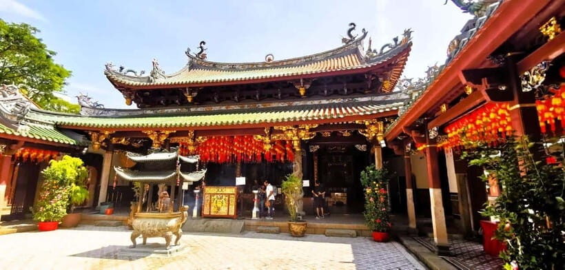 Singapore: Chinatown Historic Walking Tour with Lunch - Yueh Hai Ching Temple and the immigrant hopes behind it