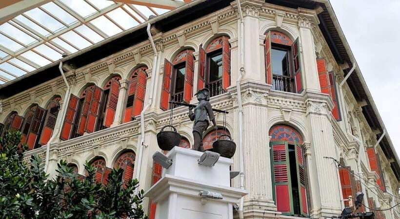 Singapore: Chinatown Historic Walking Tour with Lunch - Fuk Tak Chi Museum: when old shrine design meets a boutique setting