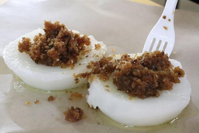 Singapore Chinatown Market Private Food Tour with 7 Food Tastings - Tang-Style Temple Relics and a Rooftop Garden Reset