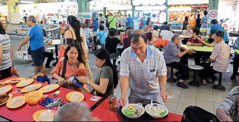 Singapore: Chinatown Street Food Tour - Maxwell Food Centre: breakfast tasting with real local energy