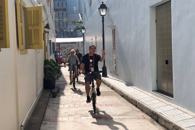 Singapore City Bike Tour - Kampong Glam and Sultan Mosque: a landmark with real neighborhood gravity