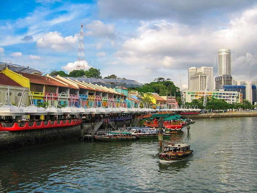 Singapore: City Highlights Walking Tour & Singapore River - Clarke Quay: waterfront views with personality