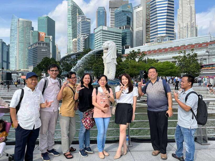 Singapore: City Highlights Walking Tour & Singapore River - Singapore River and colonial architecture: why this stretch matters