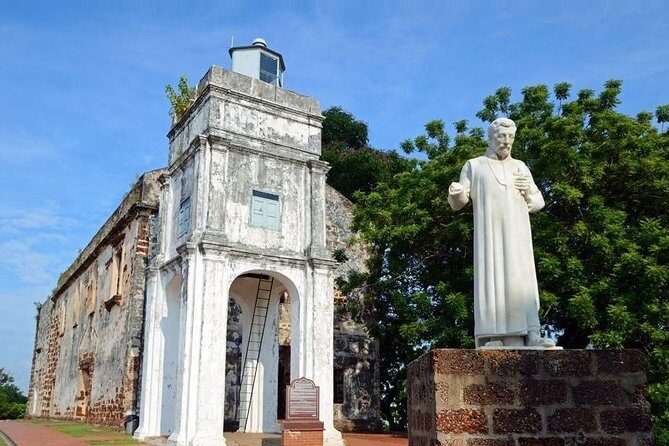 Singapore City To Kuala Lumpur City En-route Malacca Heritage Tour - Should you book the Singapore City to Kuala Lumpur City En-route Malacca Heritage Tour?