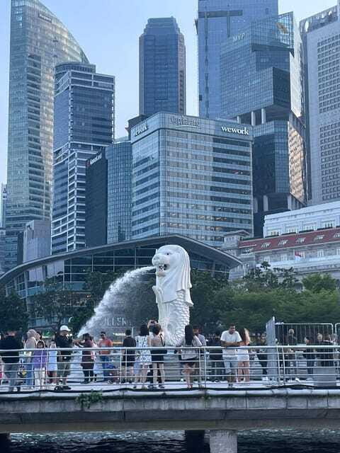 Singapore: City Tour & Jurassic World at Gardens by the Bay - What the guides actually change for your experience