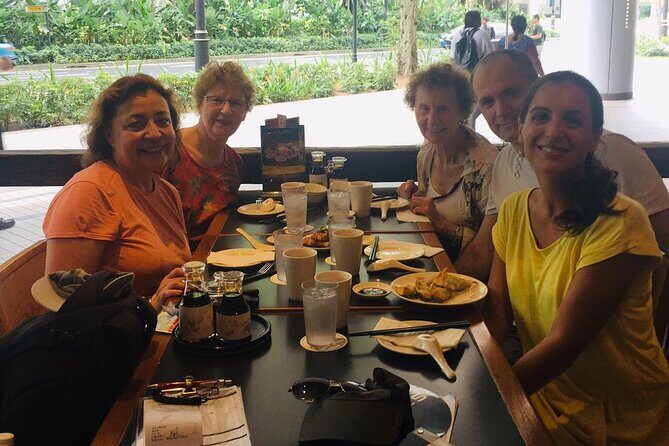 Singapore Customized Private Walking Tour With A Licensed Guide - What the best guides do differently