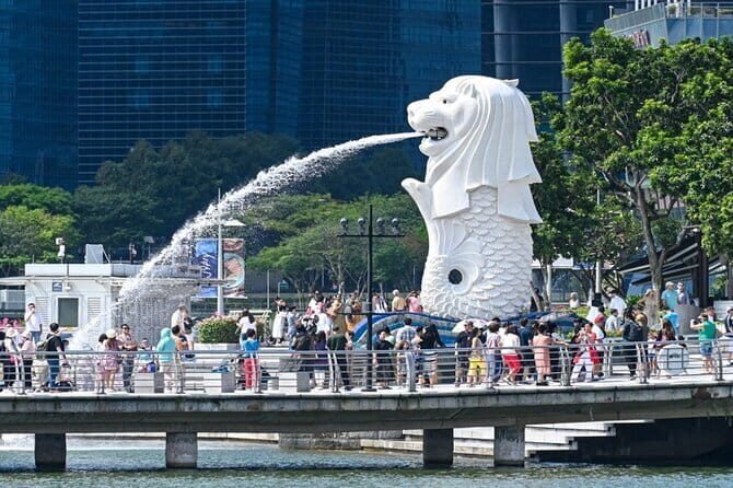 Singapore Cycling Tour - Rail Corridor, Civic District, & Food! - SkyOasis @ Dawson: where the food break is part of the tour