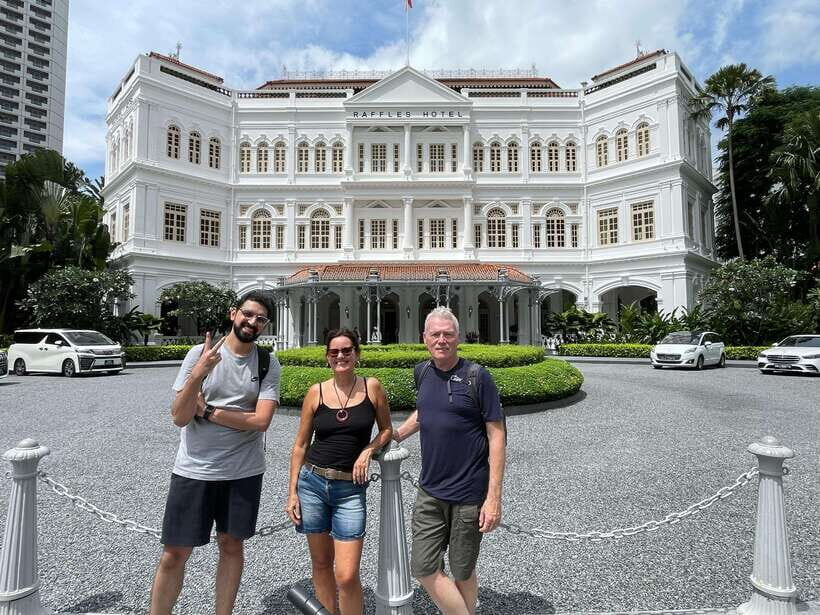 Singapore: Food and Bike Tour - Downtown - Chinatown stops: shophouse photos and classic comfort food