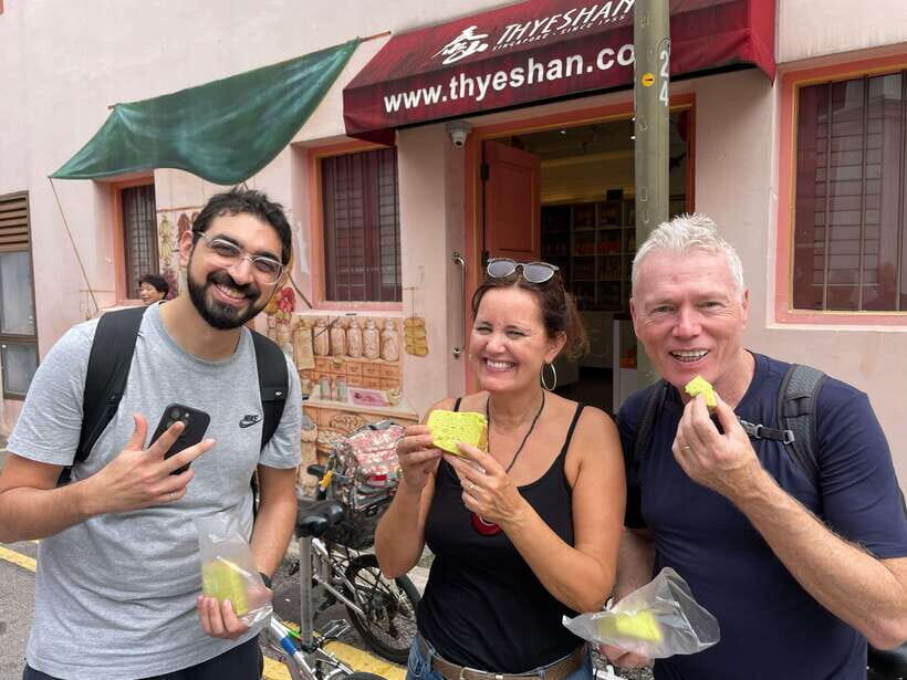 Singapore: Food and Bike Tour - Downtown - Little India on wheels: sweets, snacks, and street appetite