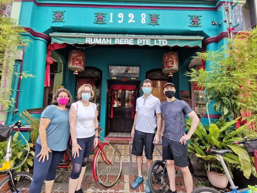 Singapore: Food and Bike Tour: Katong District - Katong by bike: why this tour works so well